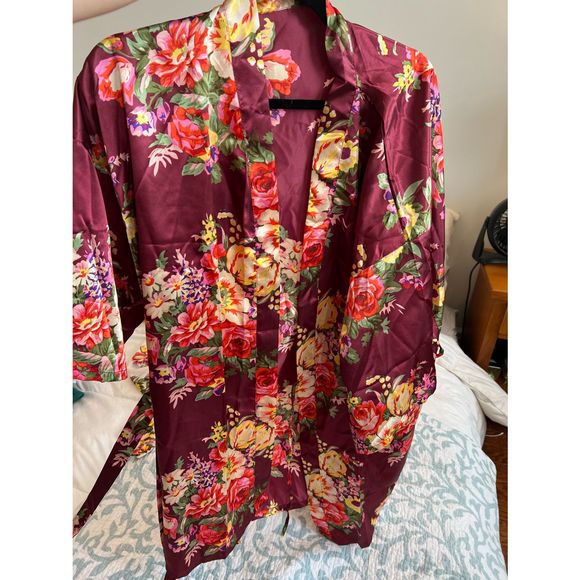 Sexy Robe! - Picture 2 of 4